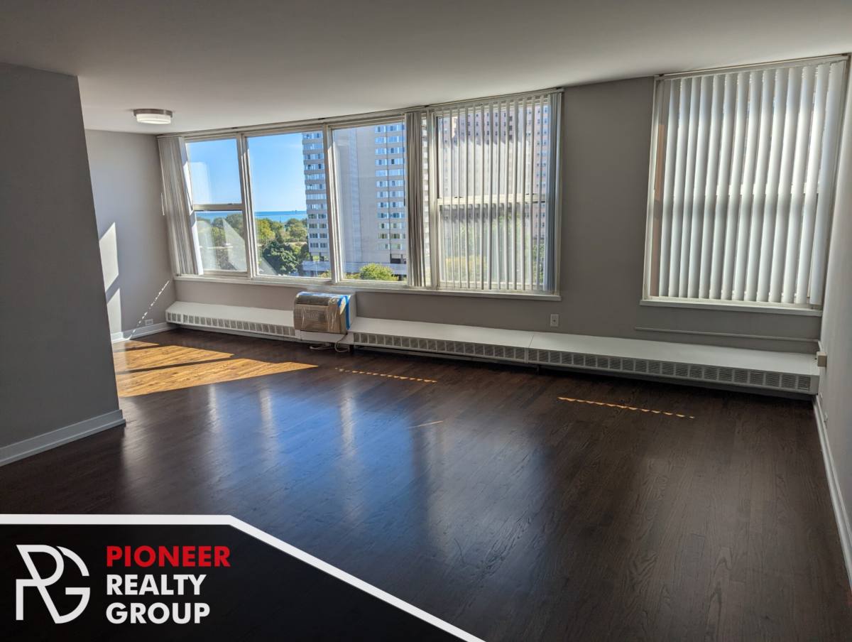 Apartment for rent at 5650 N Sheridan Rd, Chicago, IL 60660