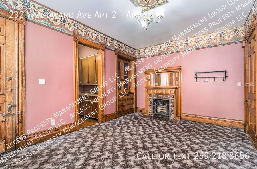 Apartment for rent at 232 Woodward Ave #2, Kalamazoo, MI 49007