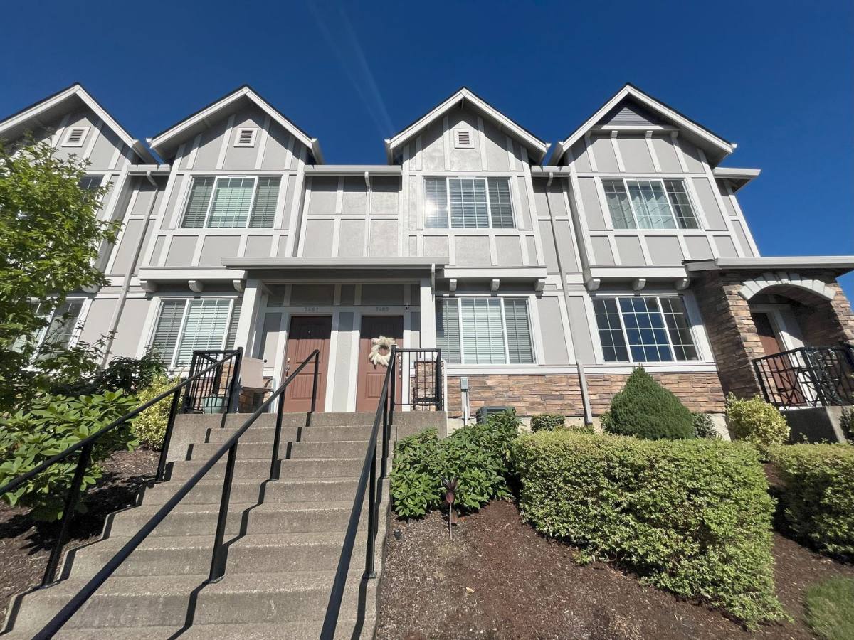 Townhouse for rent at 7489 NW Eleanor Ave, Portland, OR 97229