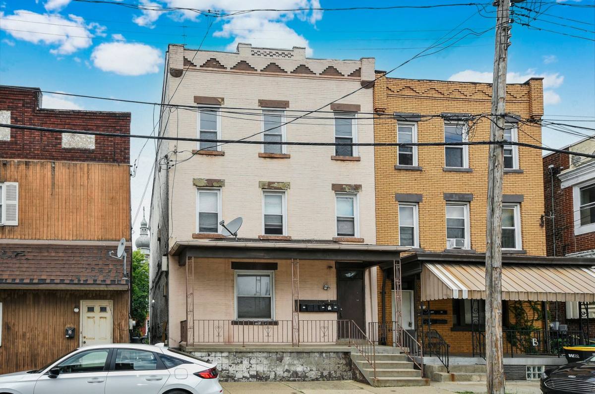 Apartment for rent at 105 Ella St, McKees Rocks, PA 15136