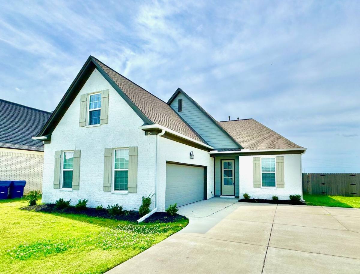 Apartment for rent at 5541 Lakeside Circle W, Walls, MS 38680