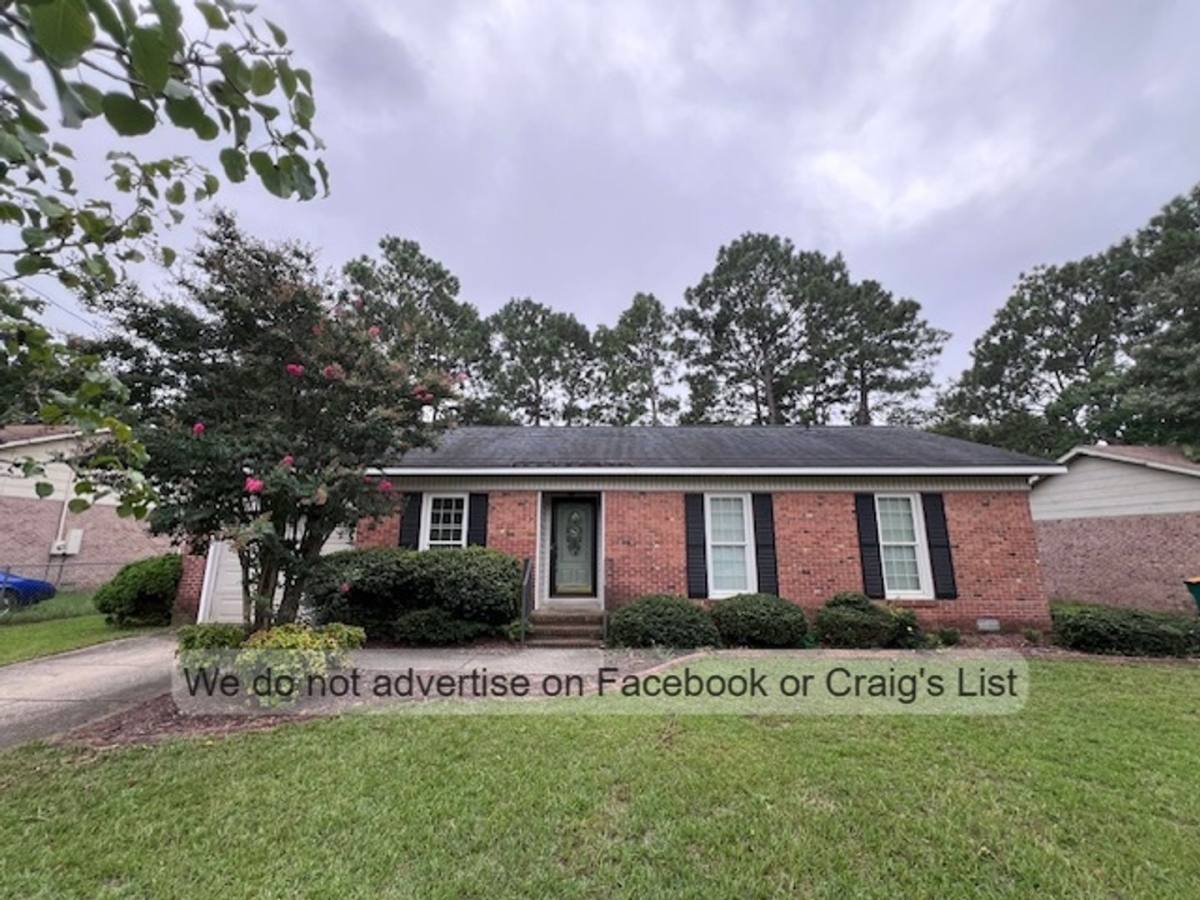 House for rent at 5869 Hunting Ridge Rd, Hope Mills, NC 28348
