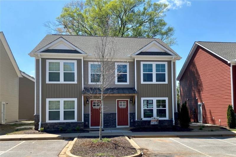 Townhouse for rent at 235 -02 Pendleton Rd, Clemson, SC 29631