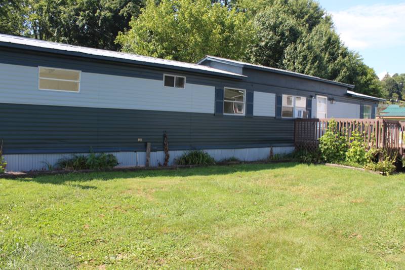 House for rent at 208 Mountain View Dr, Hampton, TN 37658