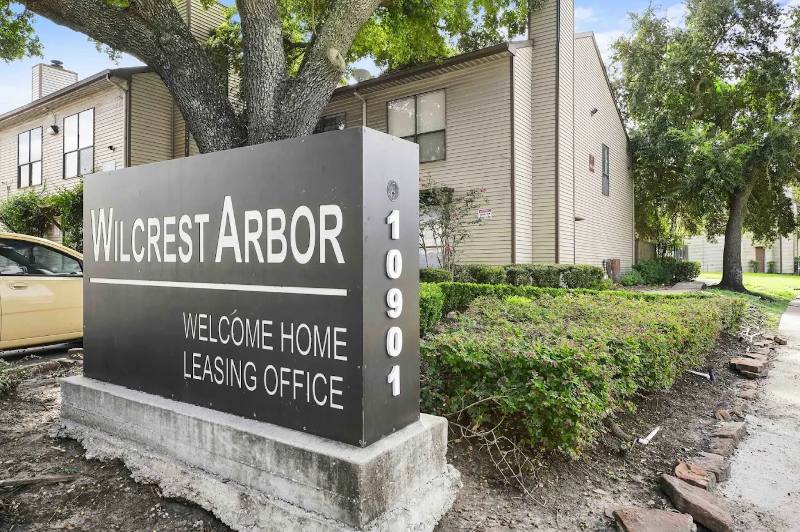 Townhouse for rent at 10901 Village Bend Lane #1204, Houston, TX 77072