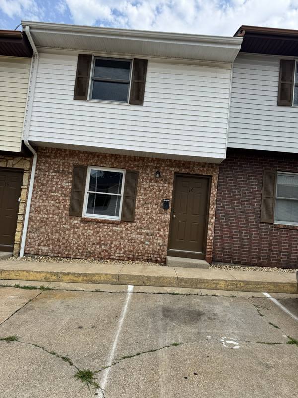 Townhouse for rent at 2365 University Ave #16, Dubuque, IA 52001