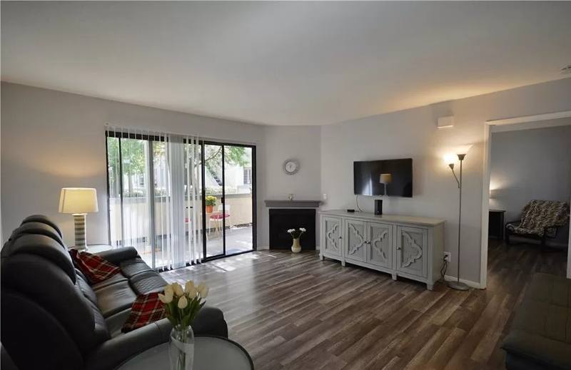Apartment for rent at 3532 W Stonepine Lane, Anaheim, CA 92804