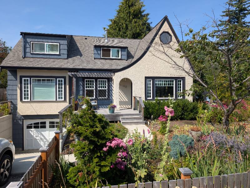House for rent at 1102 E Maplewood Ave, Bellingham, WA 98225