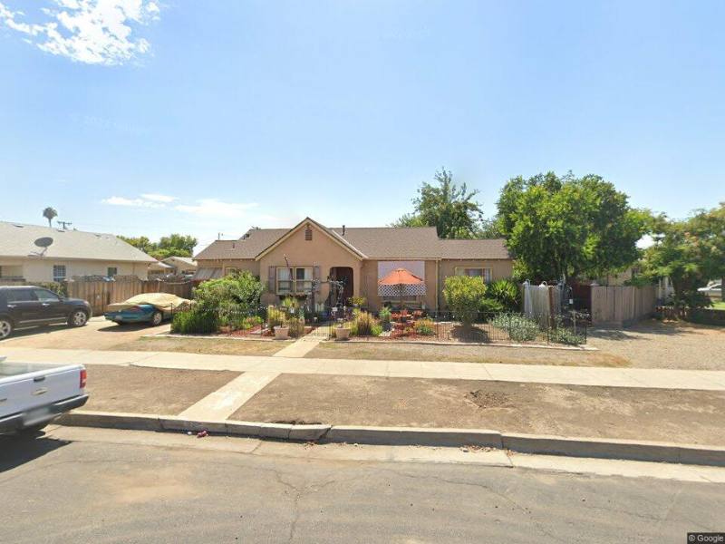 House for rent at 455 1 2 N J St, Dinuba, CA 93618