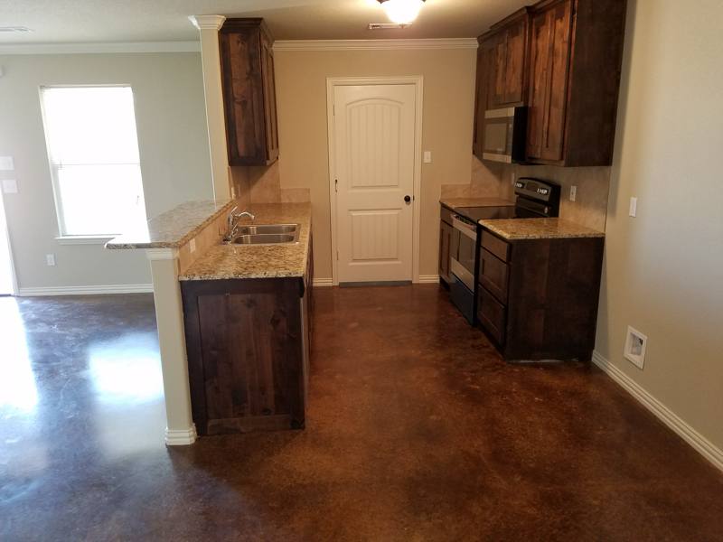 Townhouse for rent at 129 Crossfire Court, Weatherford, TX 76088