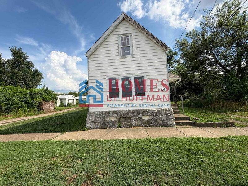 Townhouse for rent at 616 W Tennessee St #A, Evansville, IN 47710
