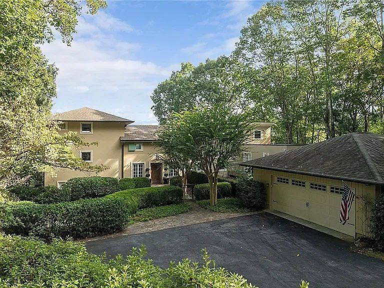 House for rent at 2516 Sugar Valley Rd, Seneca, SC 29672