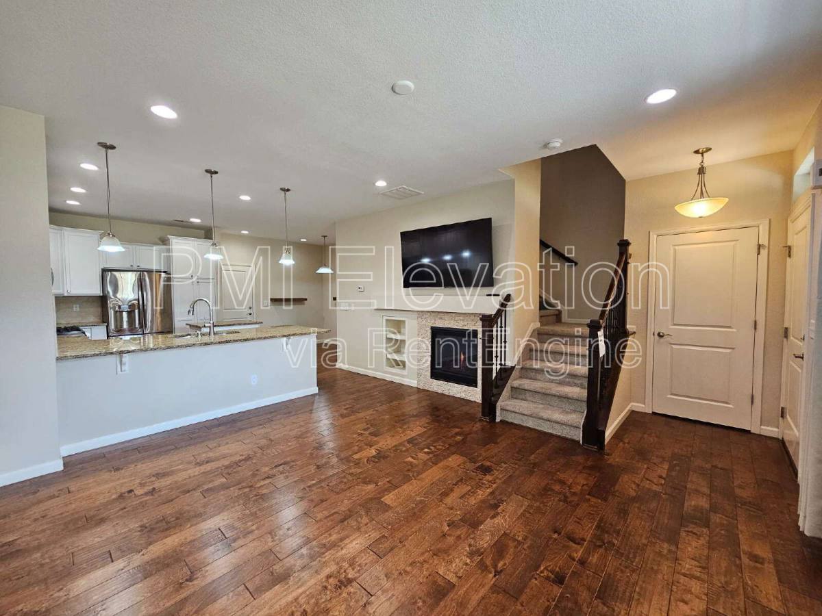 9071 E Phillips Dr, Englewood, CO 80112