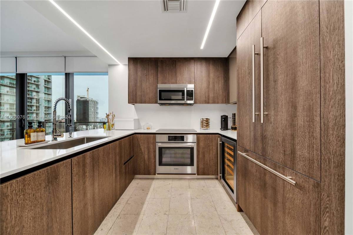 Apartment for rent at 88 SW 7th St, Miami, FL 33130