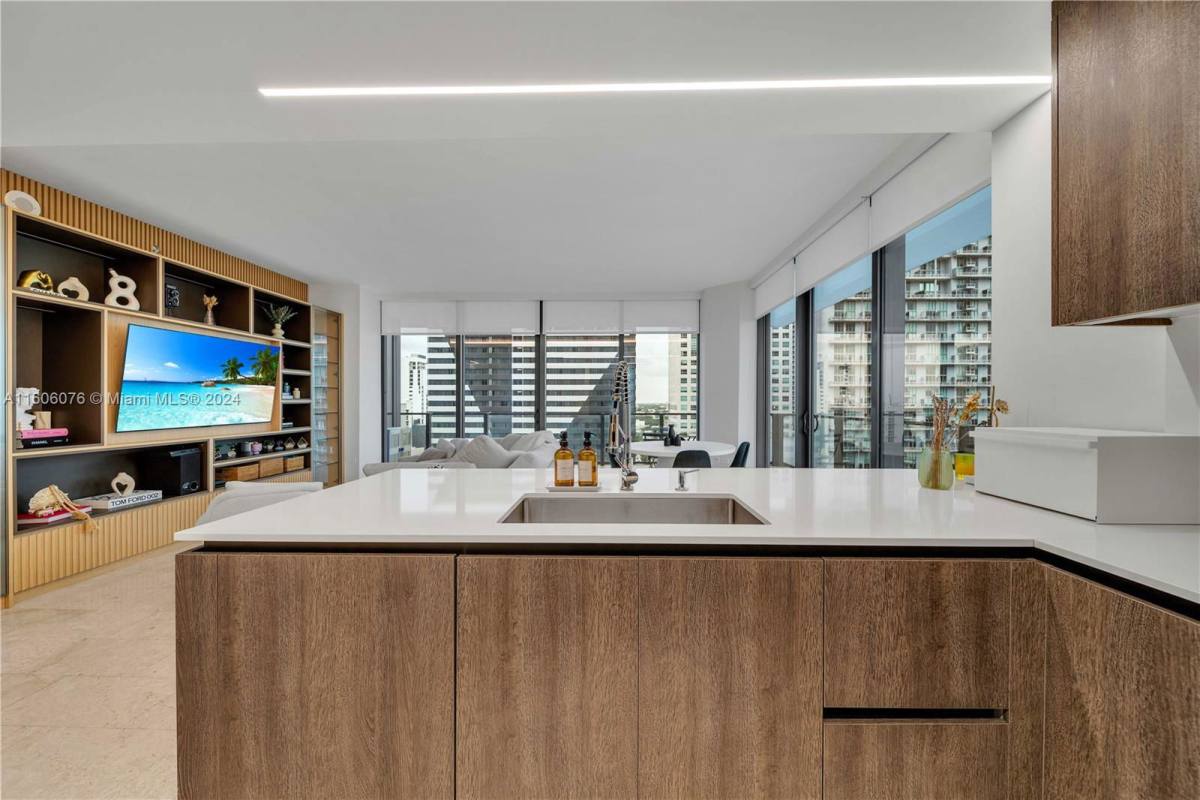 Apartment for rent at 88 SW 7th St, Miami, FL 33130
