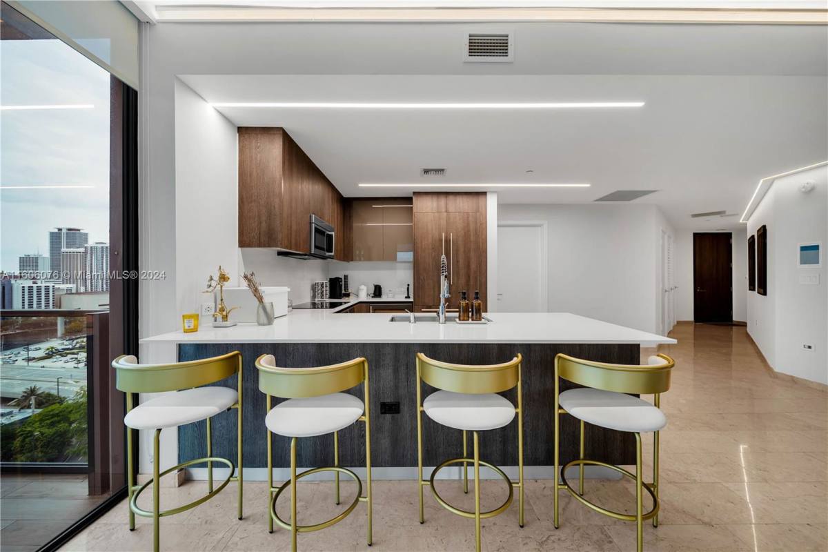 Apartment for rent at 88 SW 7th St, Miami, FL 33130