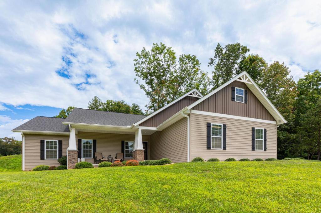 House for rent at 100 Blackberry Cove Dr, Mars Hill, NC 28754