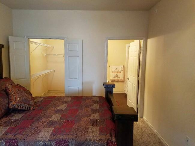 Apartment for rent at 200 W John Carpenter Freeway 79, Irving, TX 75039
