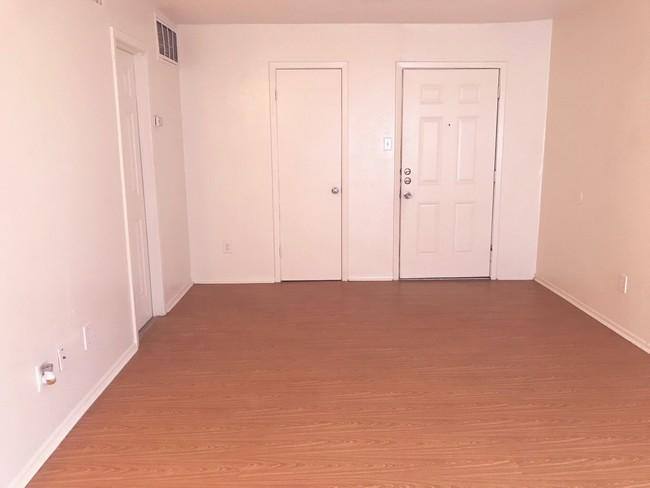 Apartment for rent at 400 W Main St #79, Dallas, TX 75208