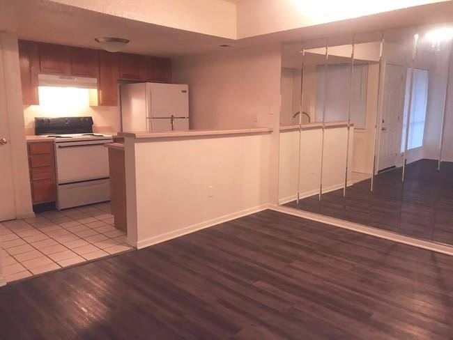 Apartment for rent at 400 W Main St #79, Dallas, TX 75208