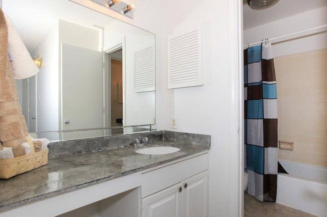 Townhouse for rent at 520 W 8th St #79, Dallas, TX 75208