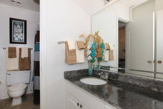Townhouse for rent at 520 W 8th St #79, Dallas, TX 75208