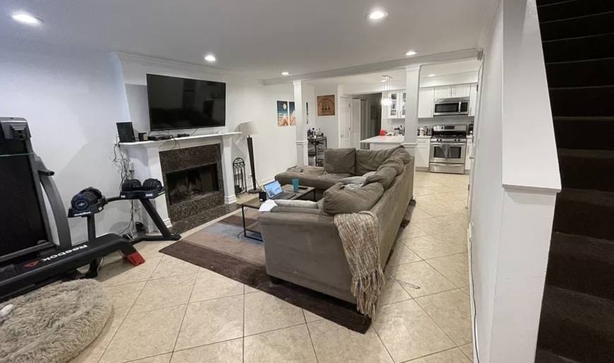 Apartment for rent at 1454 W Walton St #1, Chicago, IL 60642