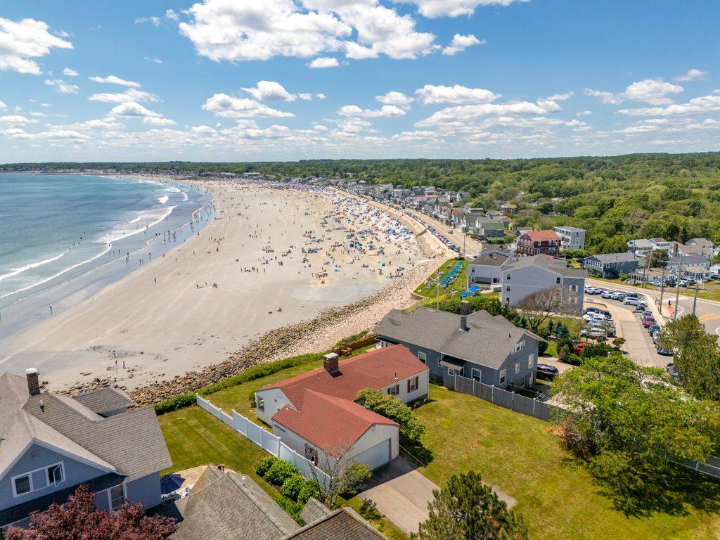 House for rent at 15 Nubble Rd, York, ME 03909