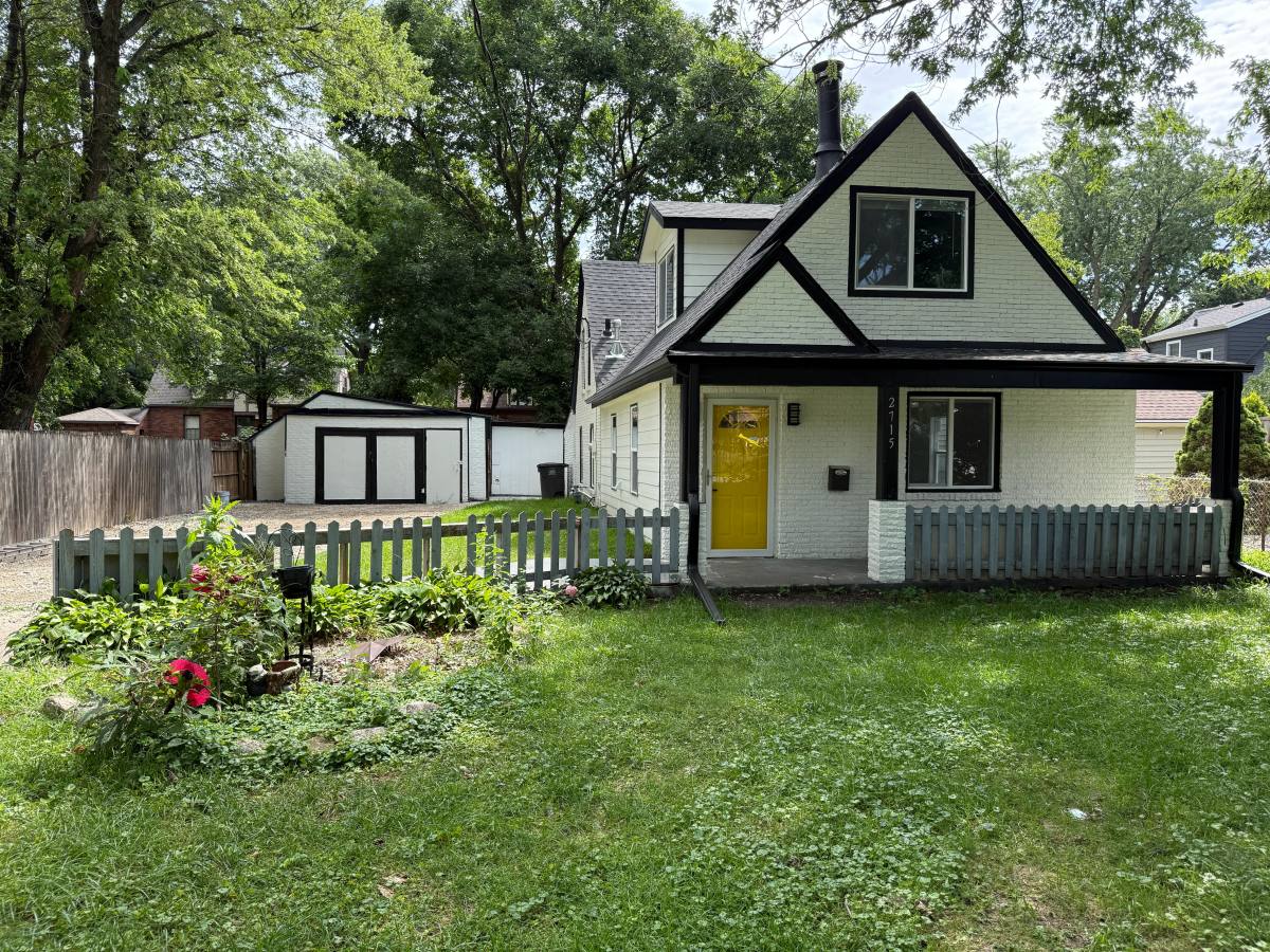 House for rent at 2715 45th St, Des Moines, IA 50310