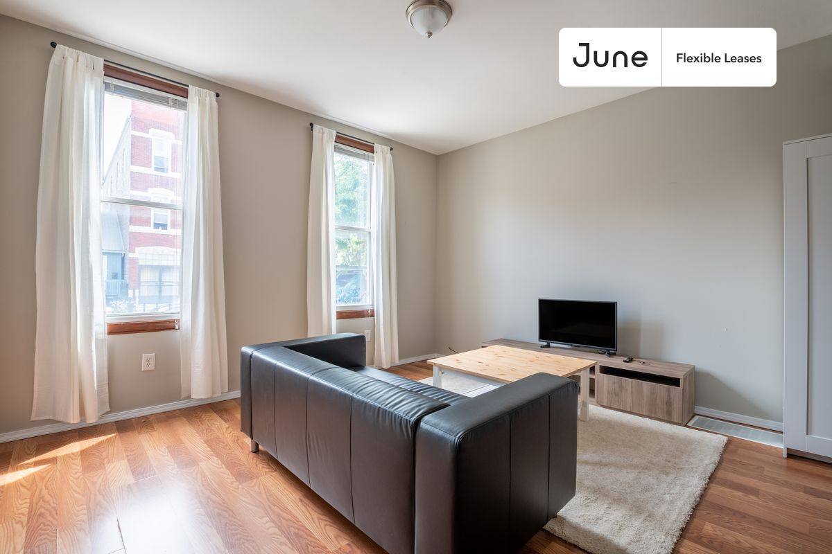 Apartment for rent at 2010 S Loomis St #1, Chicago, IL 60608