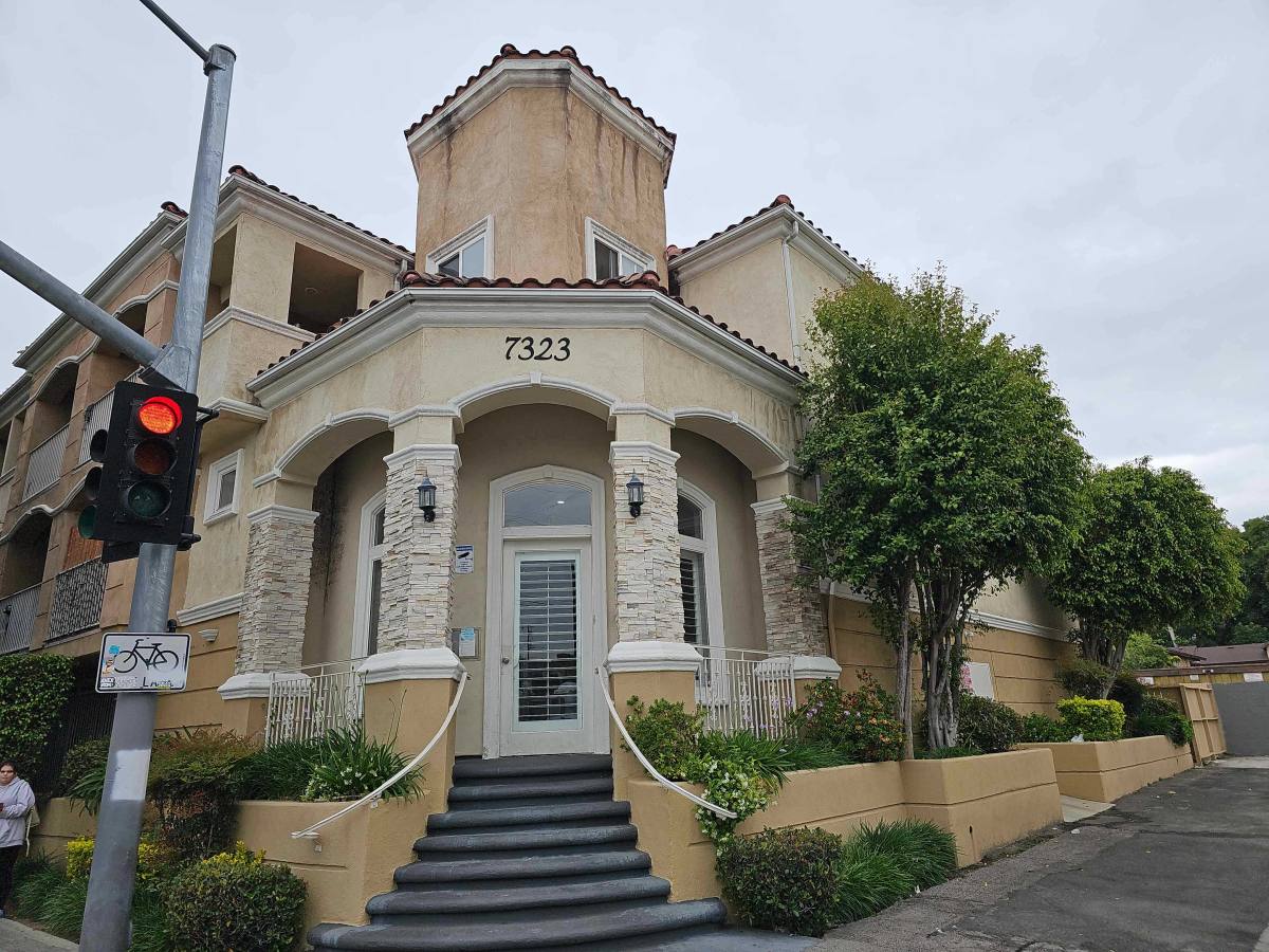 Apartment for rent at 7243 Winnetka Ave #117, Winnetka, CA 91306