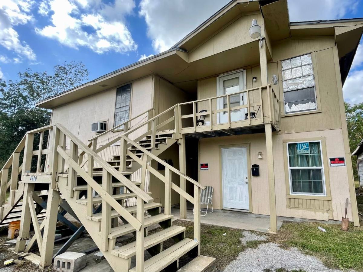 Apartment for rent at 4370 Ave A, Beaumont, TX 77705