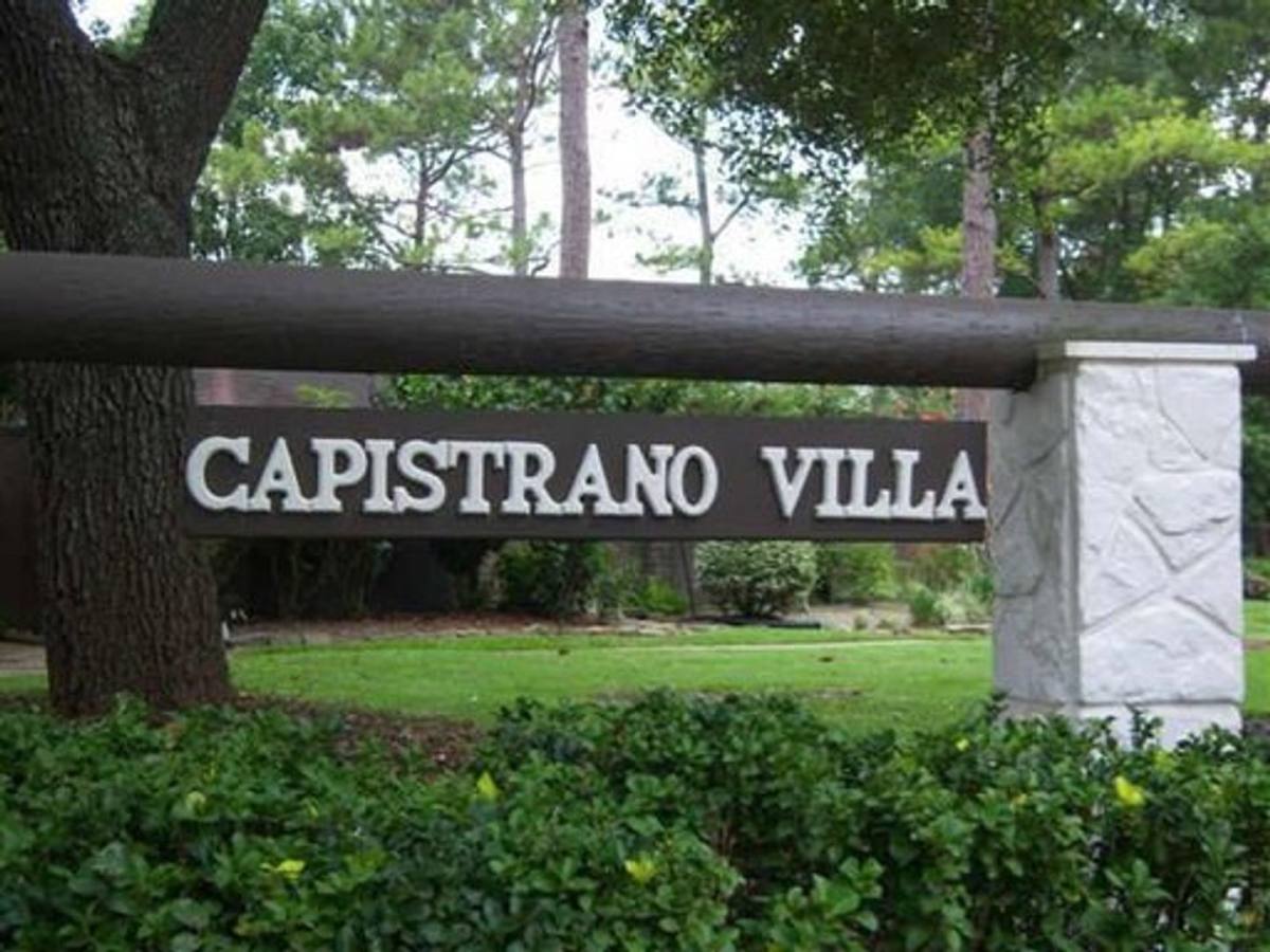 Townhouse for rent at 12038 Mighty Oak Dr, Houston, TX 77066