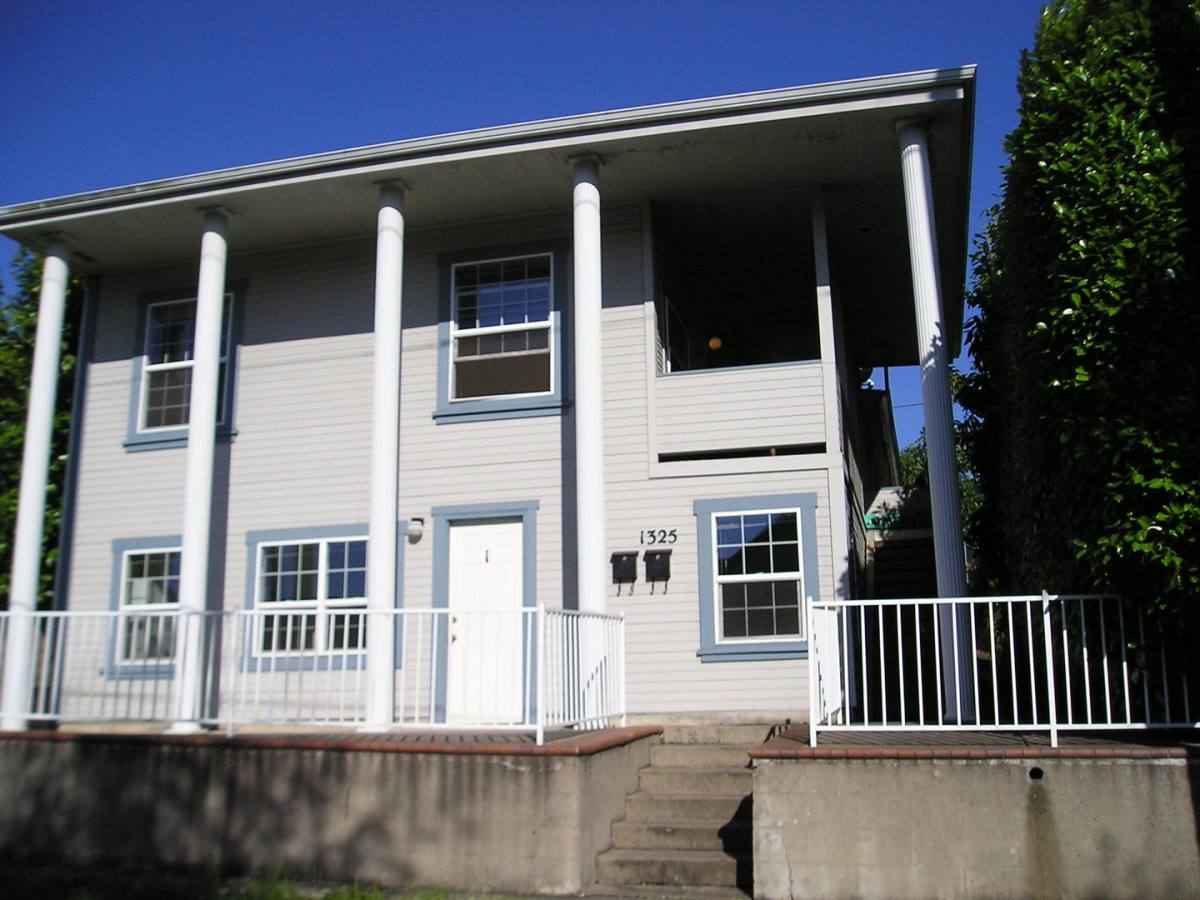 Apartment for rent at 1325 SE Cobb, Roseburg, OR 97470