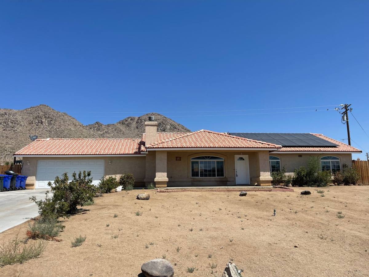 House for rent at 20188 Carlisle Rd, Apple Valley, CA 92307