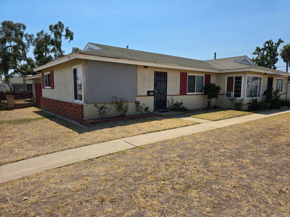 Apartment for rent at 4764-66 Clairemont Dr, San Diego, CA 92117