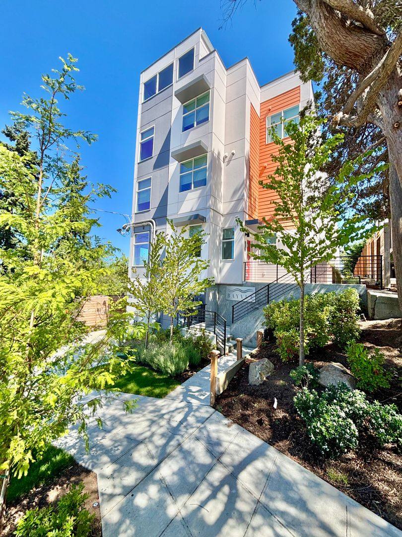 Townhouse for rent at 3816 B 13th Ave W, Seattle, WA 98119