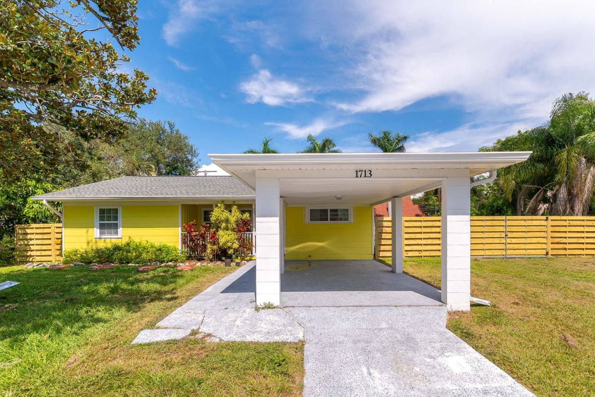 House for rent at 1713 26th St W, Bradenton, FL 34205