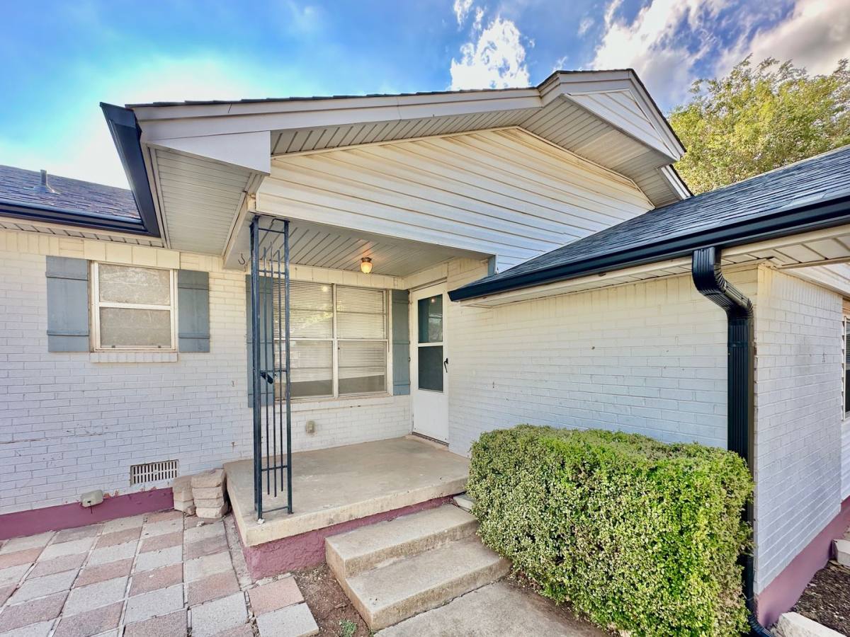 House for rent at 107 Maple St, Elgin, OK 73538