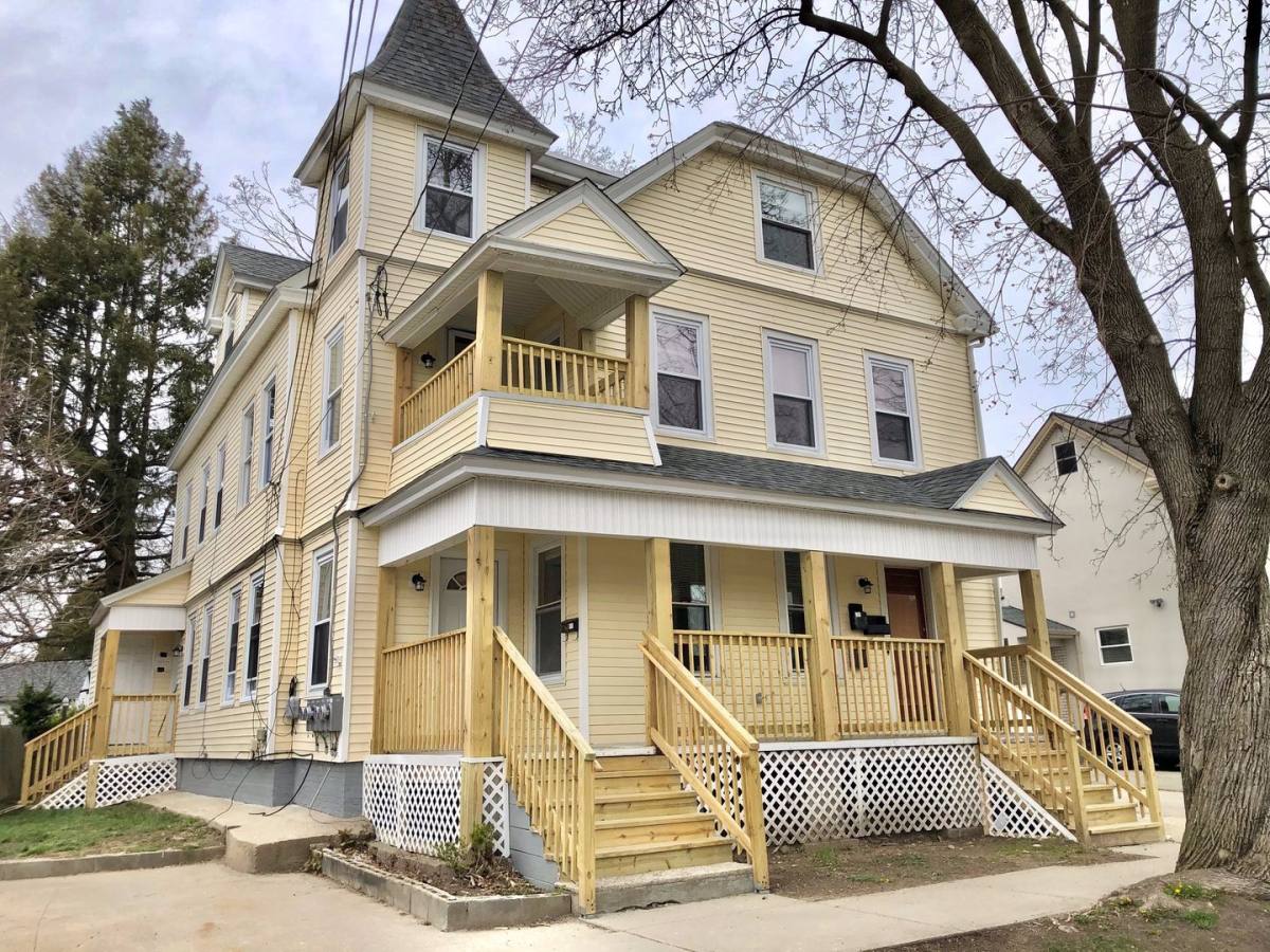 Apartment for rent at 34 Kellogg St, Westfield, MA 01085