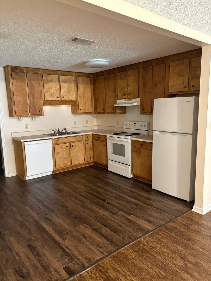 House for rent at 2302-B Old Dominion Court, Albany, GA 31721
