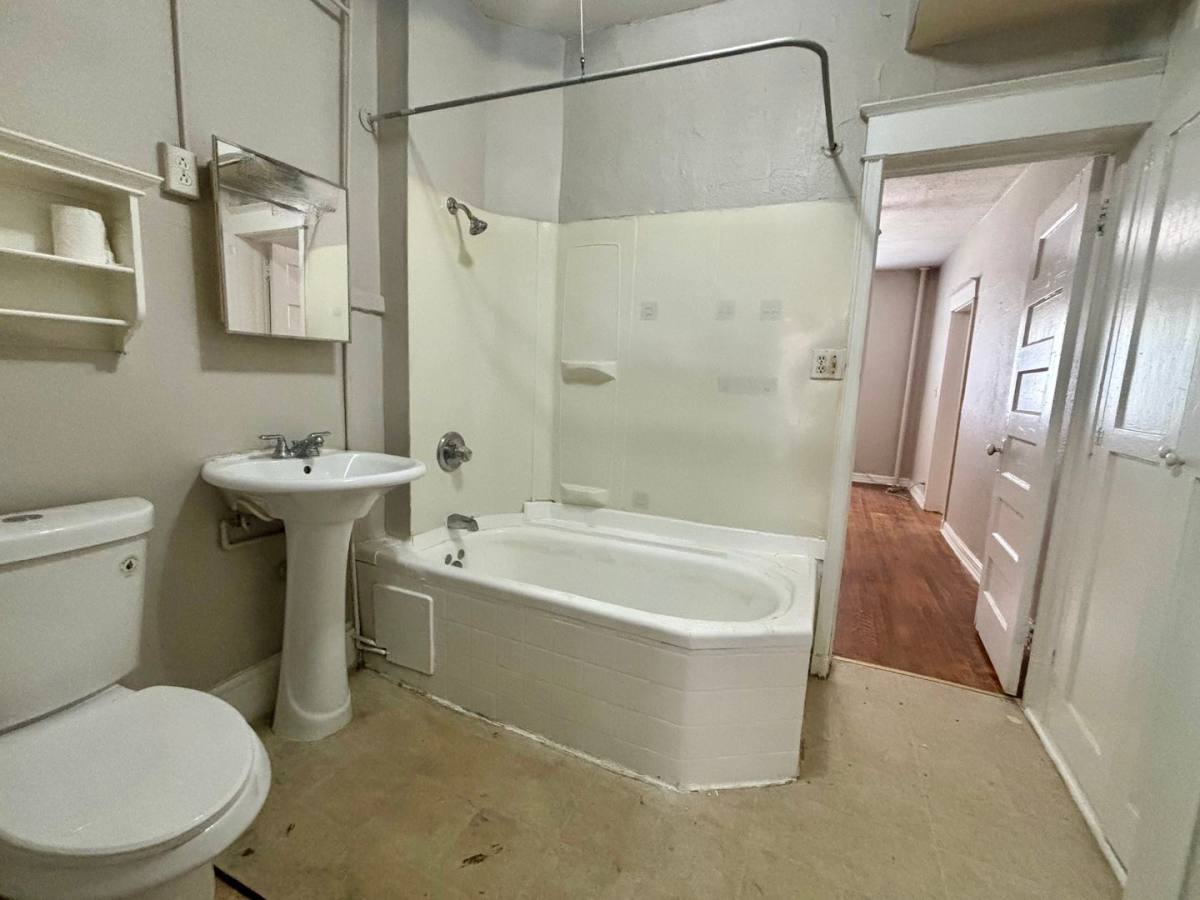 Apartment for rent at 112 E 43rd St, Kansas City, MO 64111