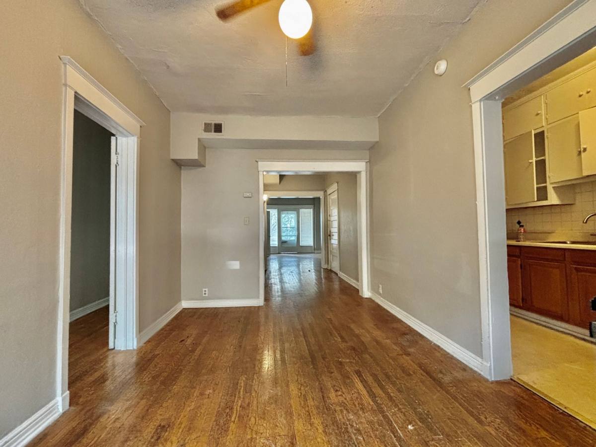 Apartment for rent at 112 E 43rd St, Kansas City, MO 64111