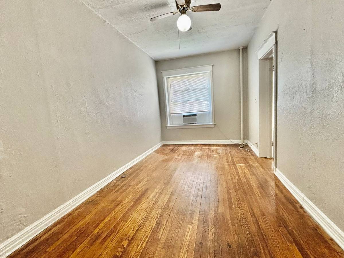 Apartment for rent at 112 E 43rd St, Kansas City, MO 64111