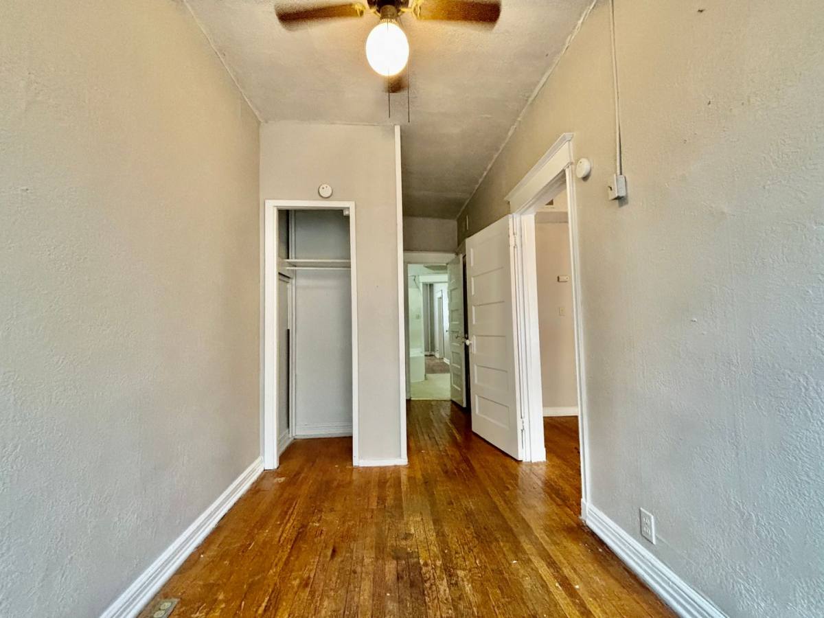 Apartment for rent at 112 E 43rd St, Kansas City, MO 64111