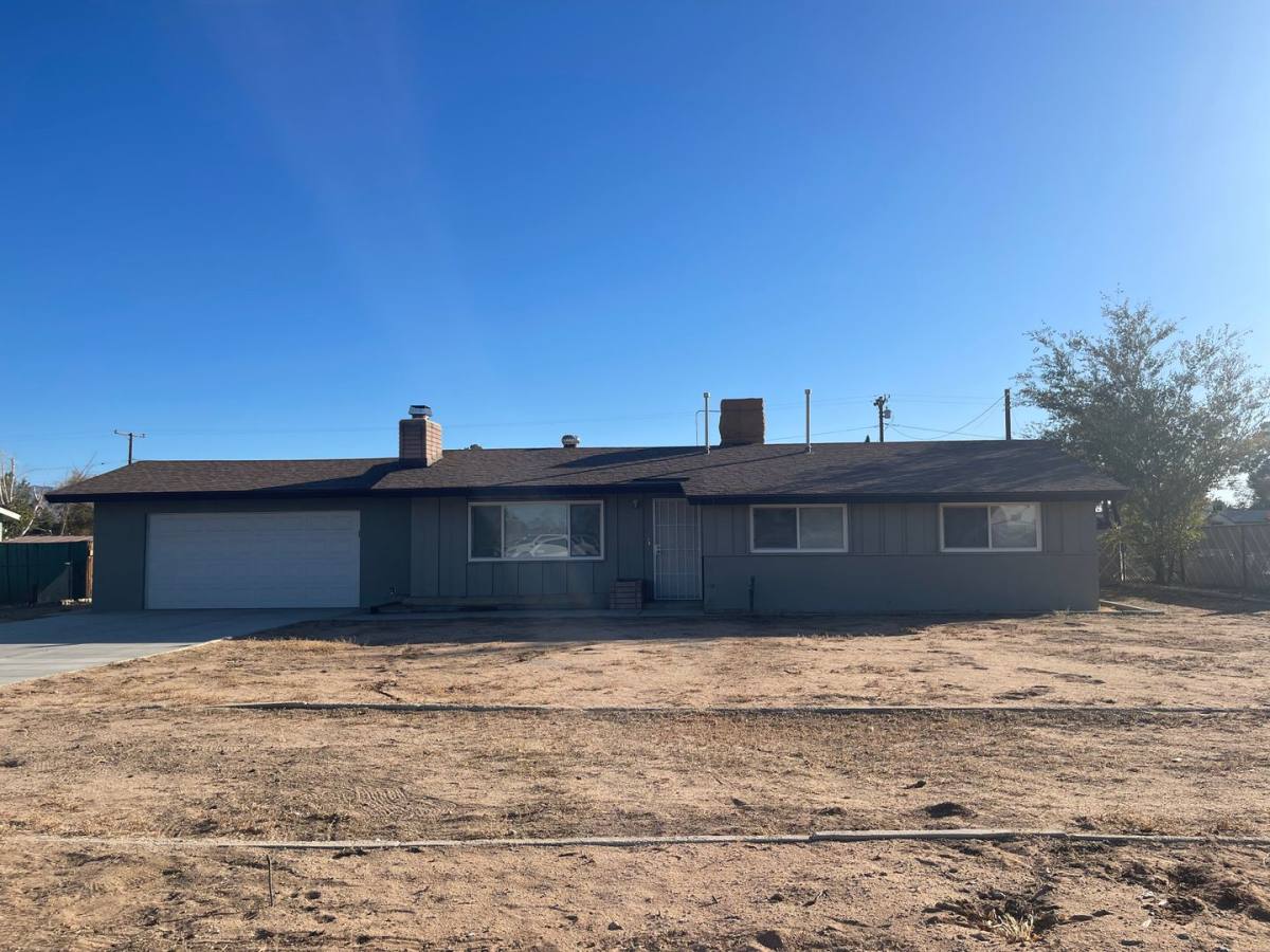 House for rent at 21931 Fox Ave, Apple Valley, CA 92307