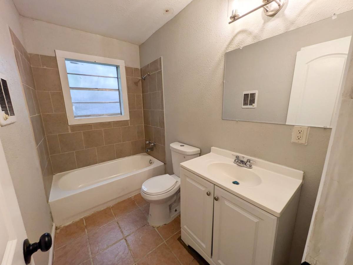 Apartment for rent at 650 W Florida Ave, Beaumont, TX 77705