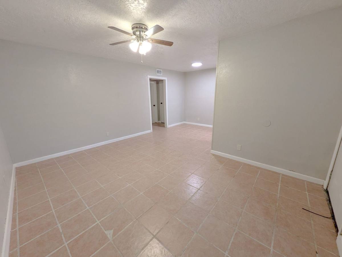 Apartment for rent at 650 W Florida Ave, Beaumont, TX 77705