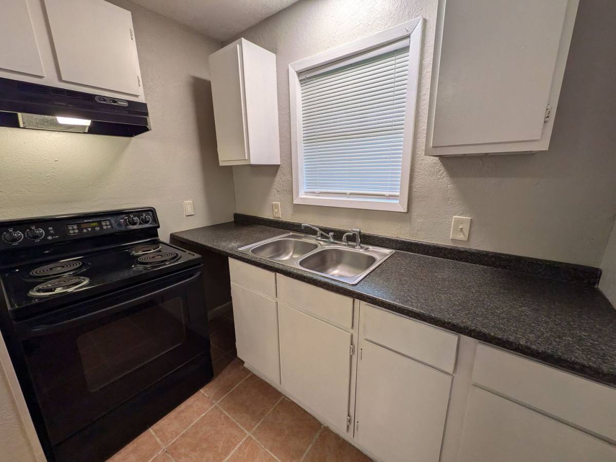 Apartment for rent at 650 W Florida Ave, Beaumont, TX 77705