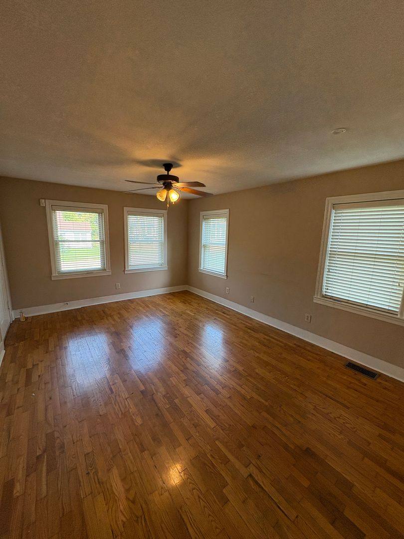 Apartment for rent at 710 Cabell Dr, Bowling Green, KY 42102